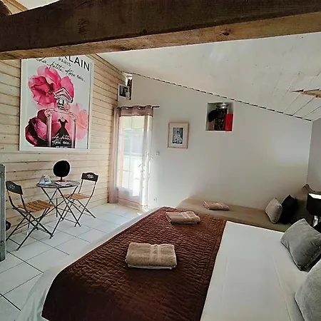 La Champrenière Couette-café 3*