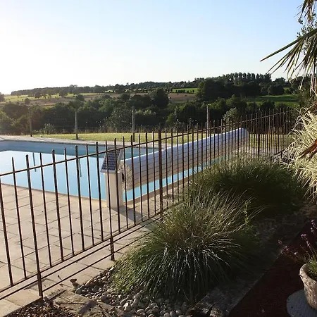 לינה וארוחת בוקר La Champreniere Saint-Paul-en-Pareds